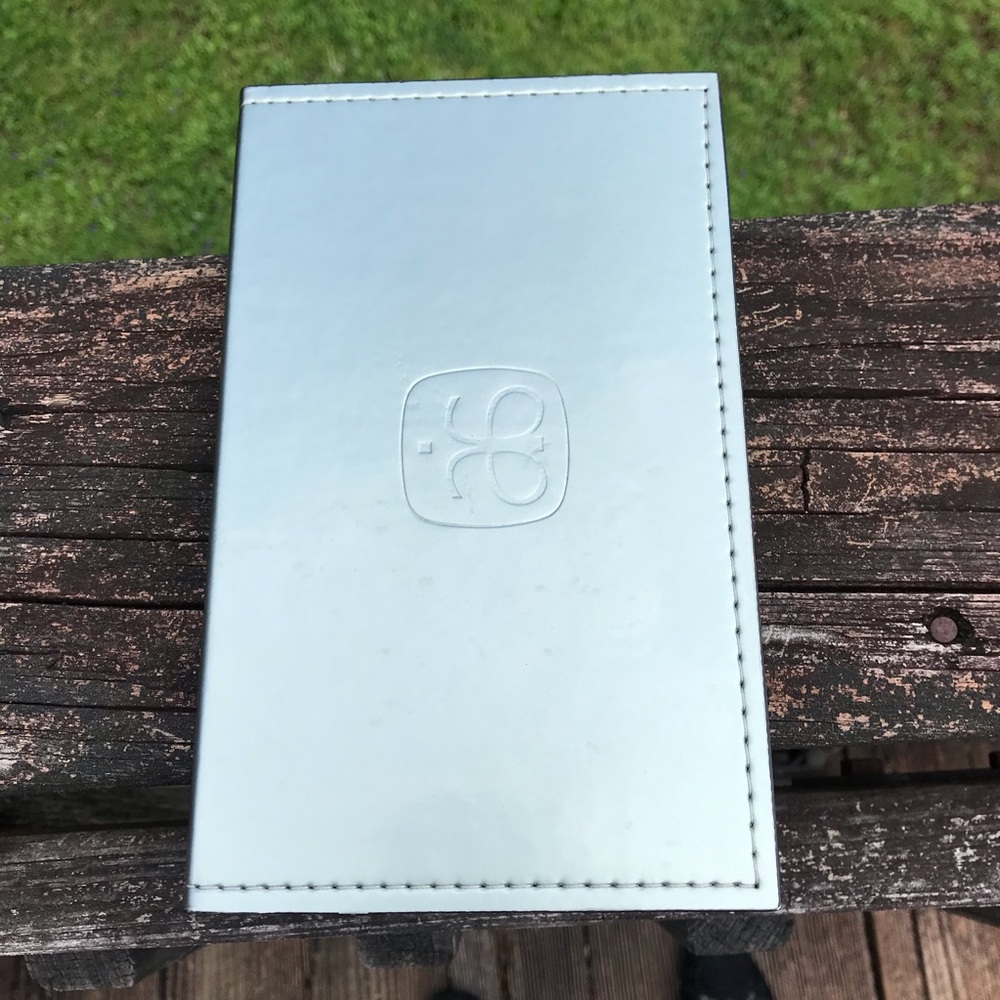 Arbonne makeup refillable case